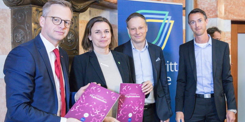 Representatives from the Swedish aviation business handing over a document
