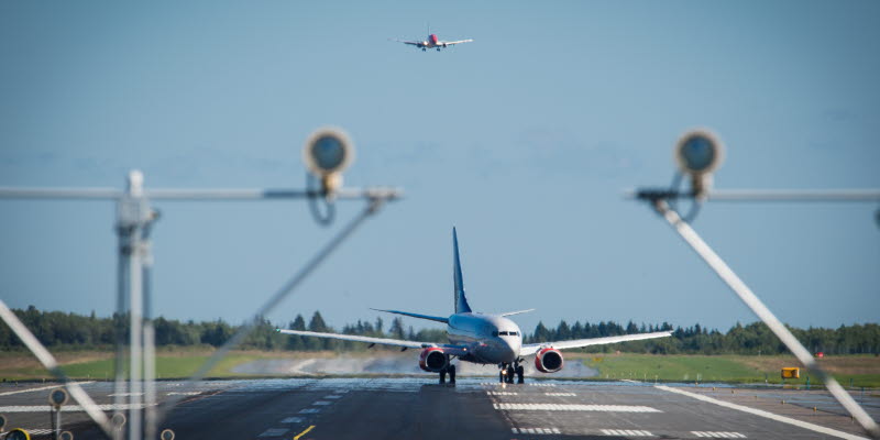 Aeroplane landing