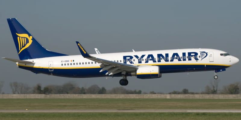 A plane from Ryanair