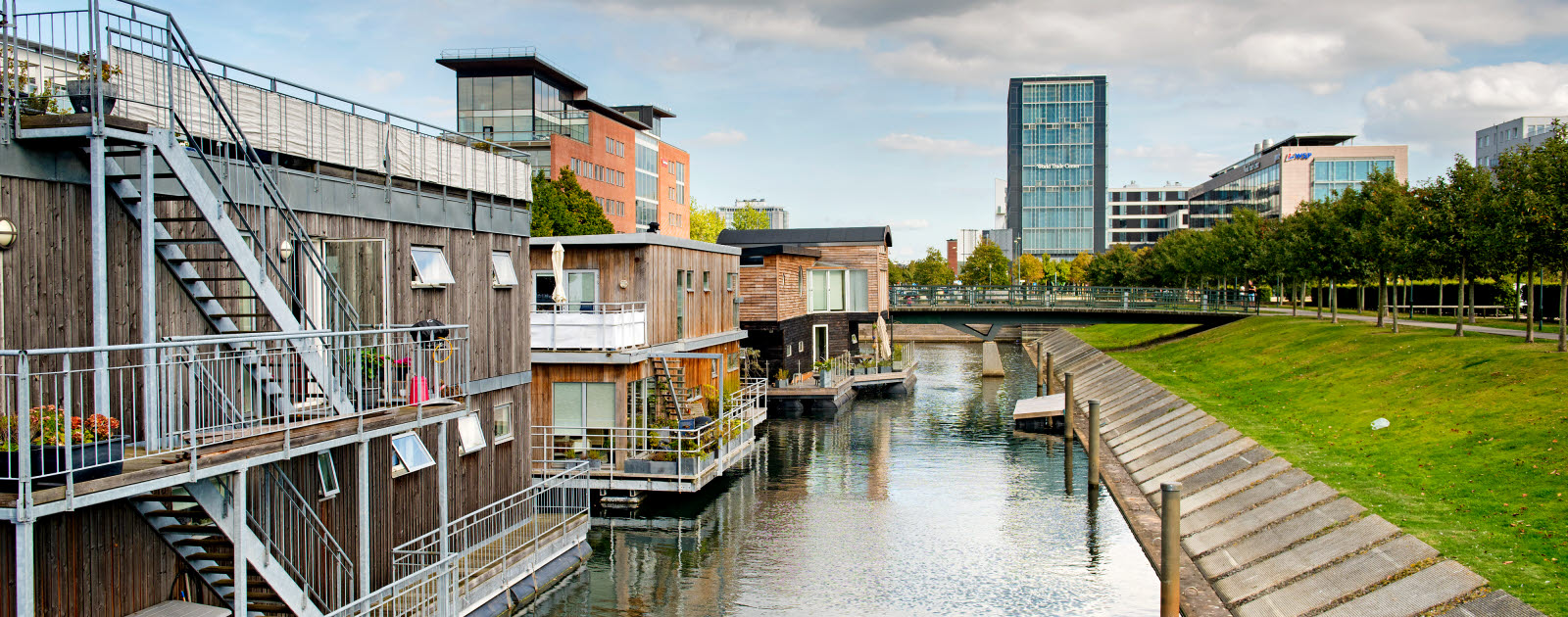 The Western Harbour is a district in Malmö that has in recent years undergone a complete transformation from an industrial area to a beautiful architectural neighbourhood with a sustainable focus.