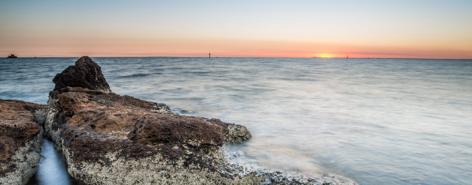 Havet i solnedgång vid Ronneby