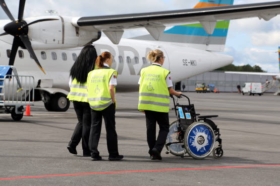 personer som arbetar med ledsagning på flygplatsen