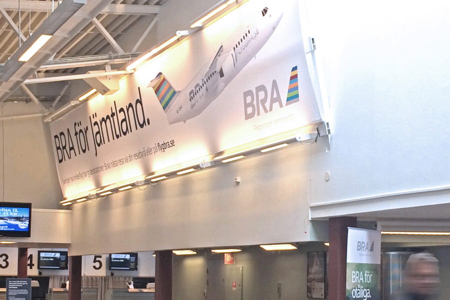 Big banners by the check in hall