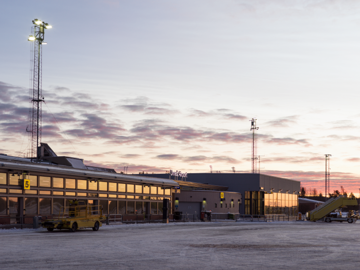 Terminalbyggnaden Umeå flygplats från airside