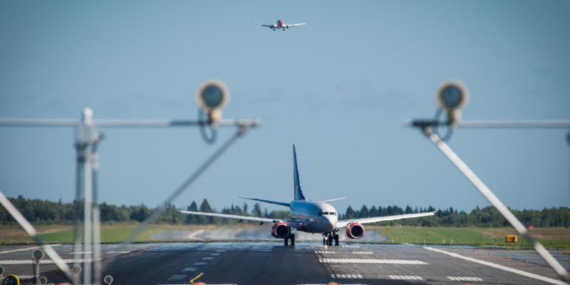 Aeroplane landing