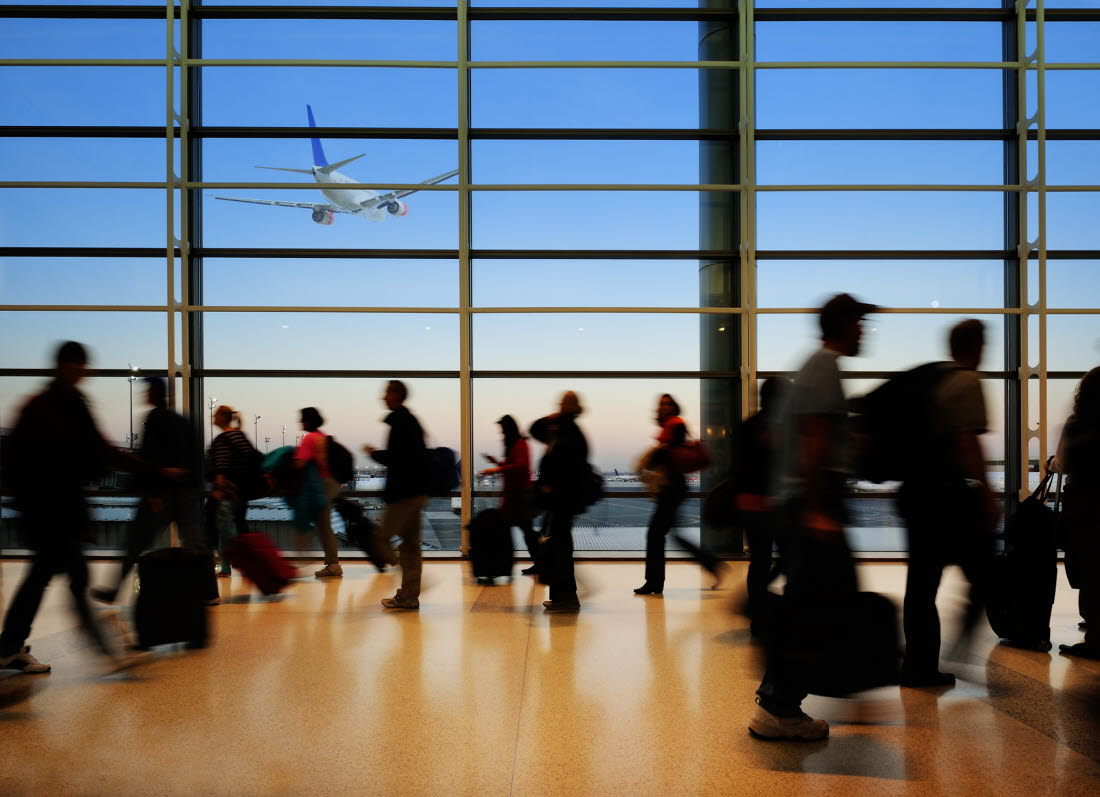 Resenärer i terminal Arlanda