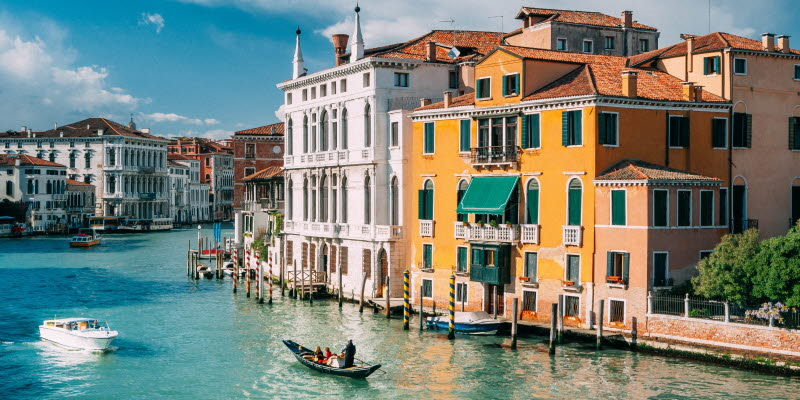 House by canals in Venice 