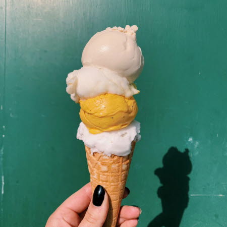 ice-cream-green-background