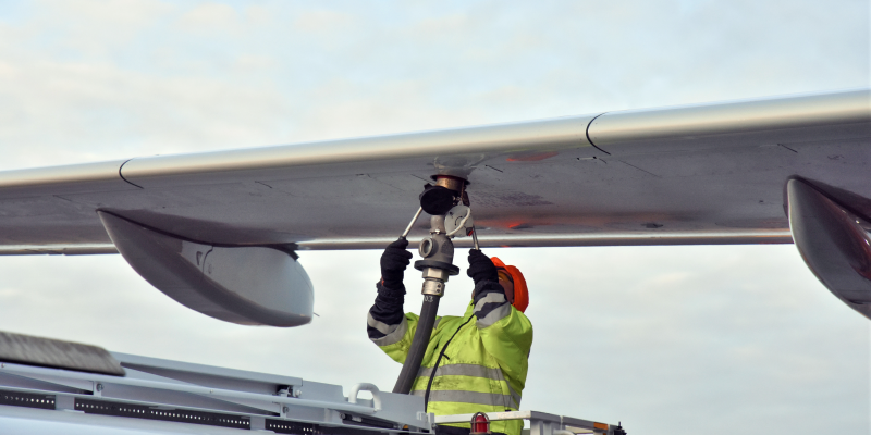 Personal tankar flygplan med biobränsle