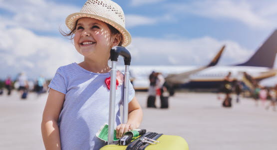 Little girl that is traveling in the summer
