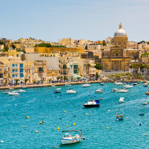 Båtar i vattnet utanför Valetta på Malta