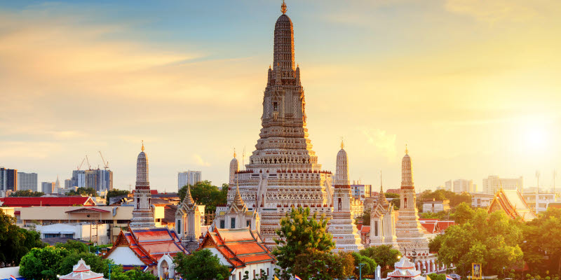 Ett tempel vid vatten i Bangkok